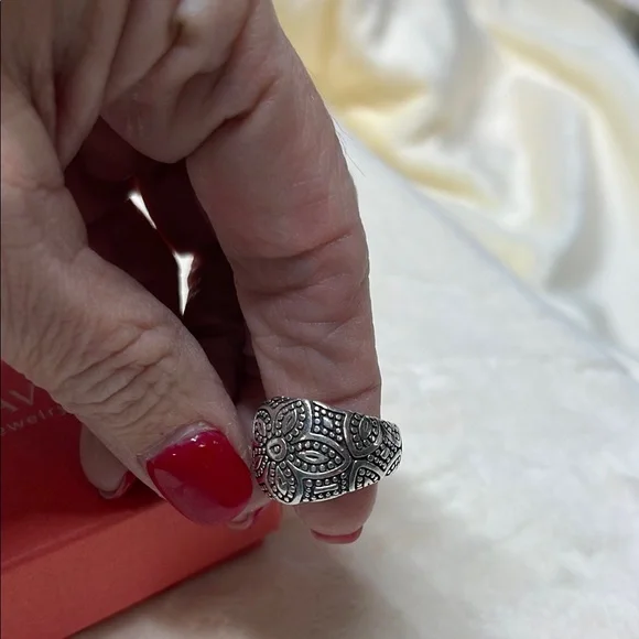 Intricate Silver Floral Ring - Picture 3 of 4
